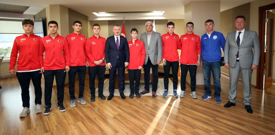 Başkan Büyükakın, ‘’Gençlerimizi desteklemeye devam edeceğiz’’