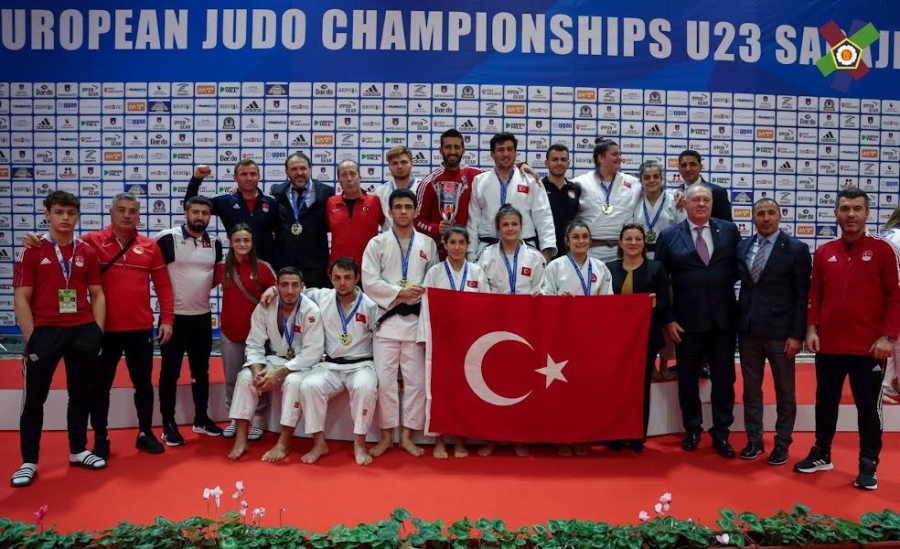 Bosna Hersek’te Kağıtspor fırtınası   