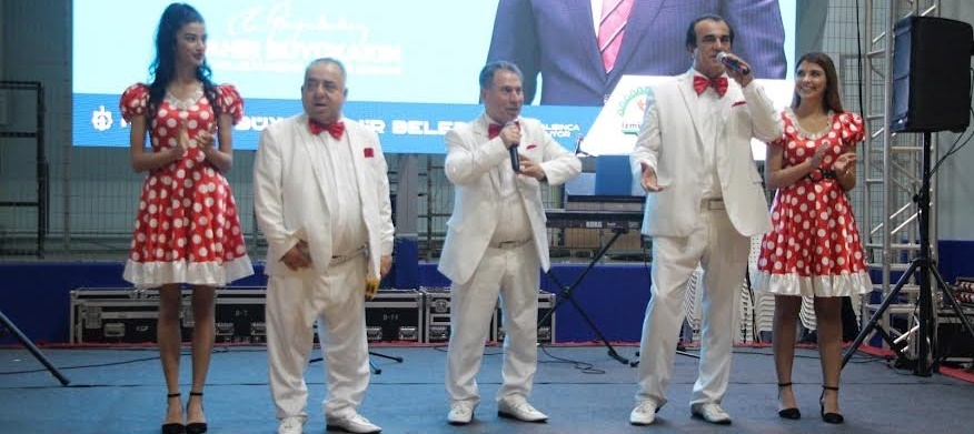 Hababam Vokal Grubu öğretmenler için sahne aldı