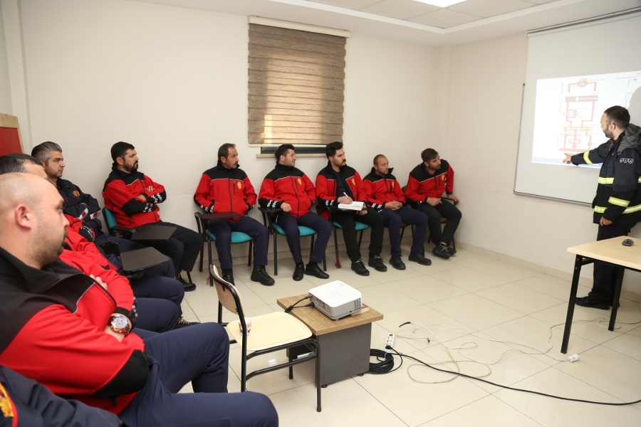 KO-MEK’te eğitim sırası itfaiye aracı operatörlerindeydi
