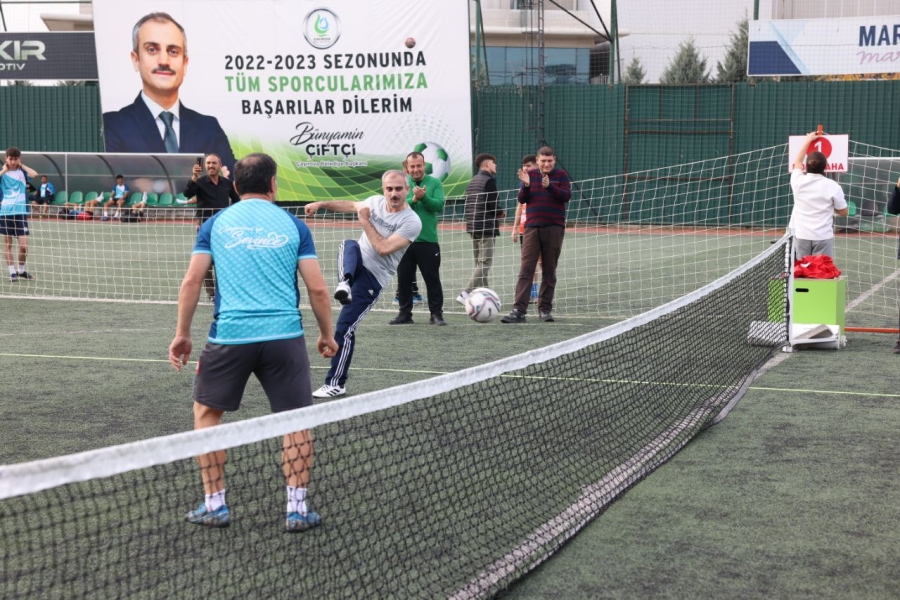 Çayırova’da ayak tenisi rüzgârı