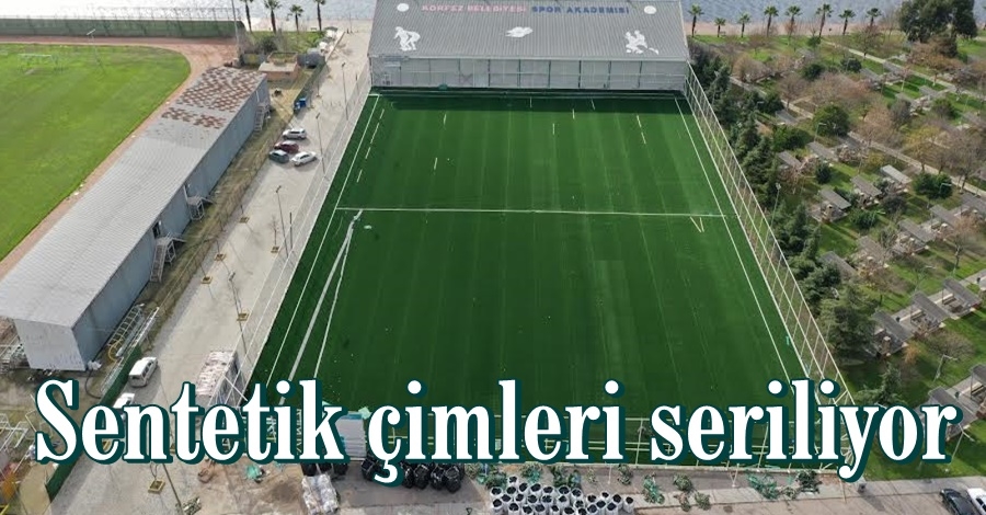 sentetik çimleri seriliyor