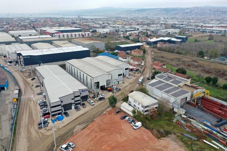Başiskele Ali İslam Caddesi’nde yağmursuyu hattı sürüyor