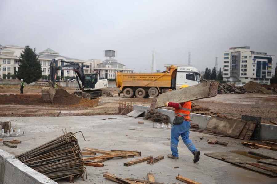 Milli İrade Meydanı’nda temel betonu döküldü