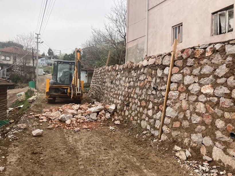 İzmit’in kırsal mahallelerinde yol konforu arttırılıyor