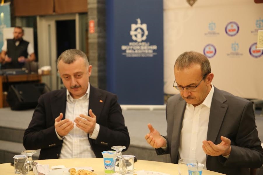Büyükakın, yetim çocuklar ve yakınlarıyla iftarda buluştu