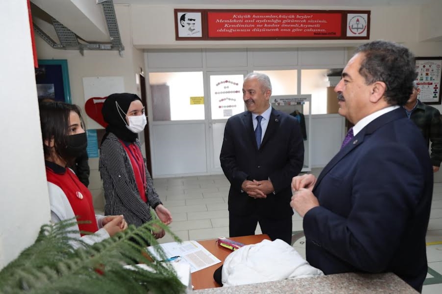Kaymakam Güler ve Başkan Büyükgöz  Bayrak Töreni’nde Mesude İşman’da