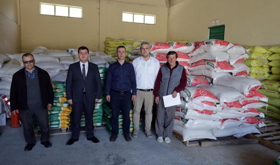 Büyükşehir, ayçiçeği üreticilerine gübre dağıtımına başladı
