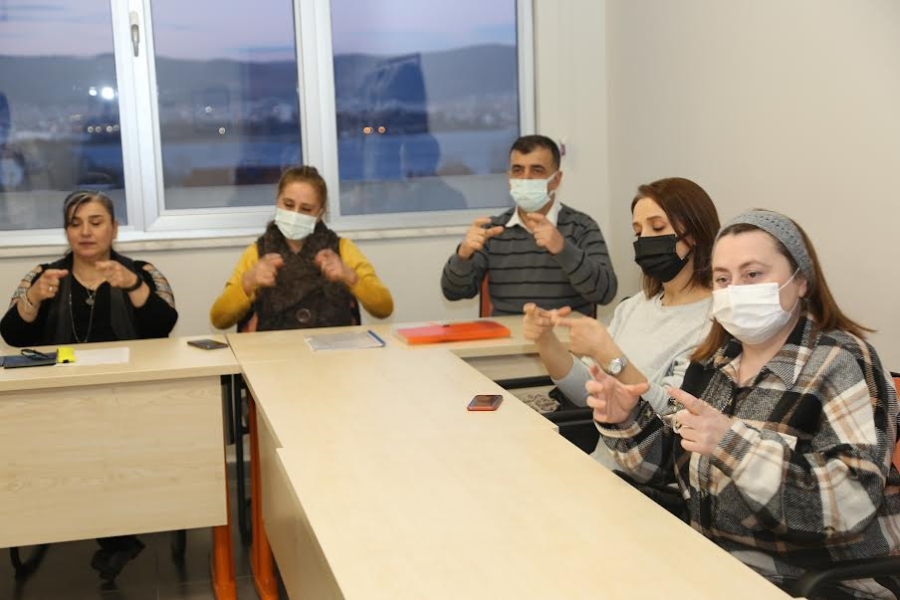 KO-MEK işitme engelli bireylerin sesi oluyor
