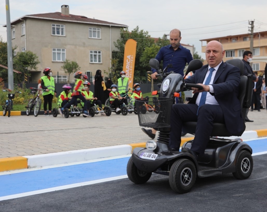 Darıca’da çocuklara uygulamalı trafik eğitimi