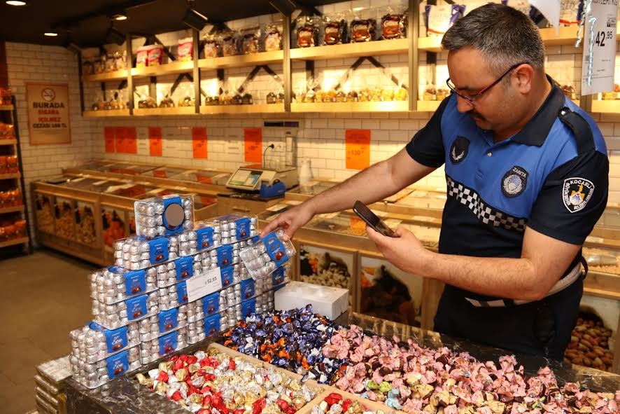 Marketlerde tatlı ve şeker denetimi