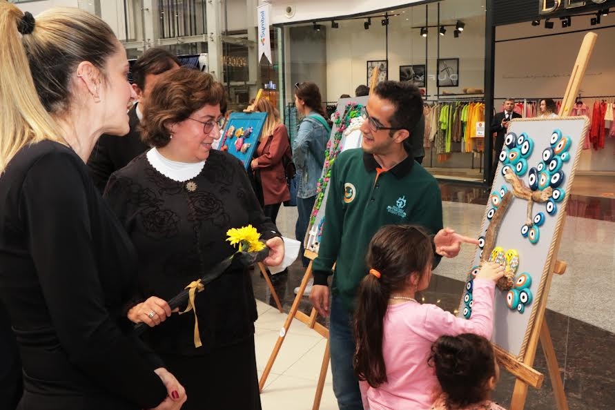 Özel öğrencilerden sanat sergisi