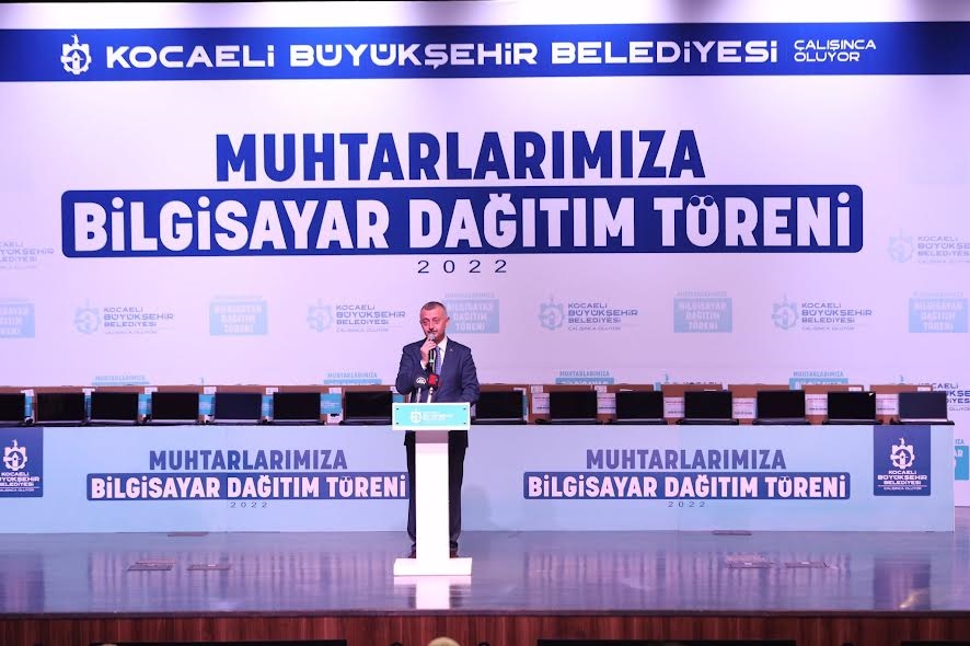 Başkan Büyükakın: Bilgisayarları halka daha iyi hizmet için veriyoruz   