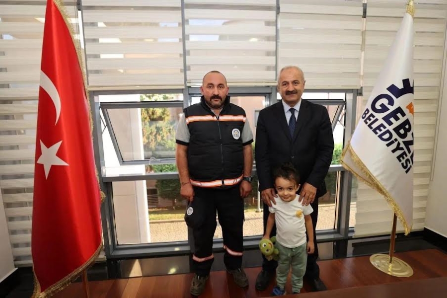 Belediye Personelinden Örnek Davranış