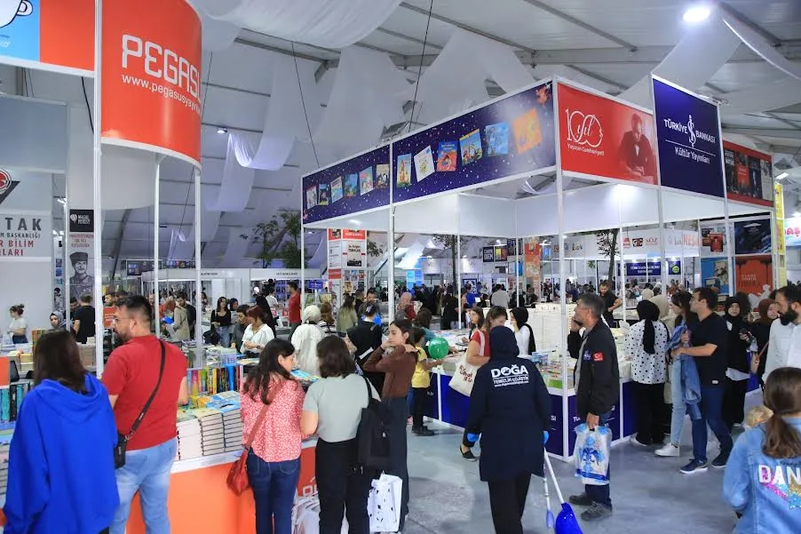 Kitap Fuarı kapılarını Kocaeli marşıyla açtı