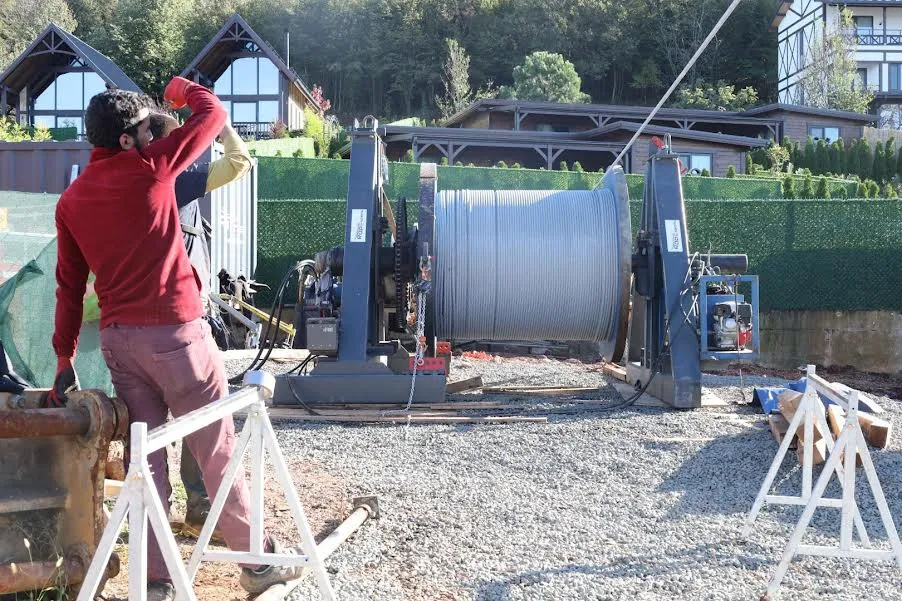Teleferik’te ana hat boyunca haberleşme halatı