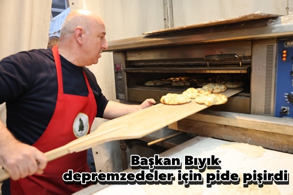 Başkan Bıyık depremzedeler için pide pişirdi