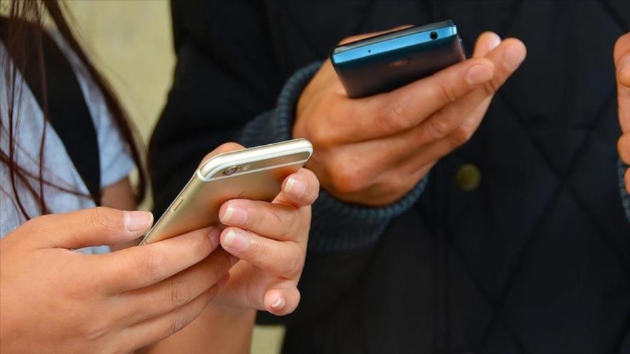 İthal cep telefonlarının gümrük fiyatına gelen zam iptal edildi