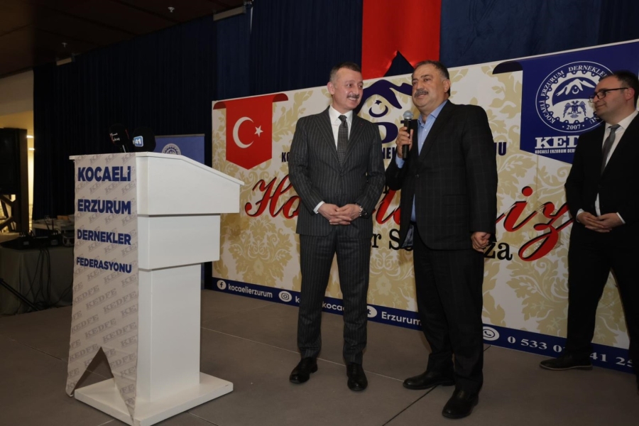 Erzurumluların iftar programına yoğun katılım