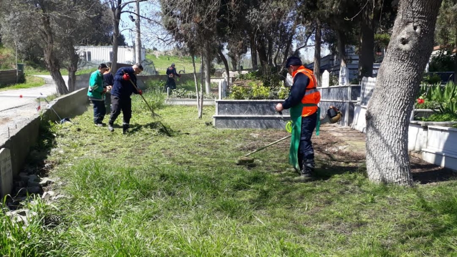 Gebze mezarlıkları  bayrama hazırlanıyor