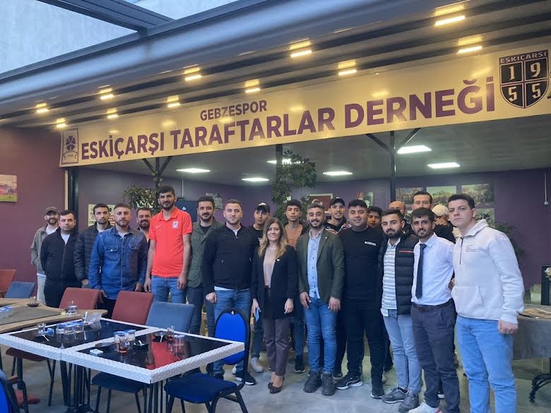 Taraftar Çakır’ı bağrına bastı