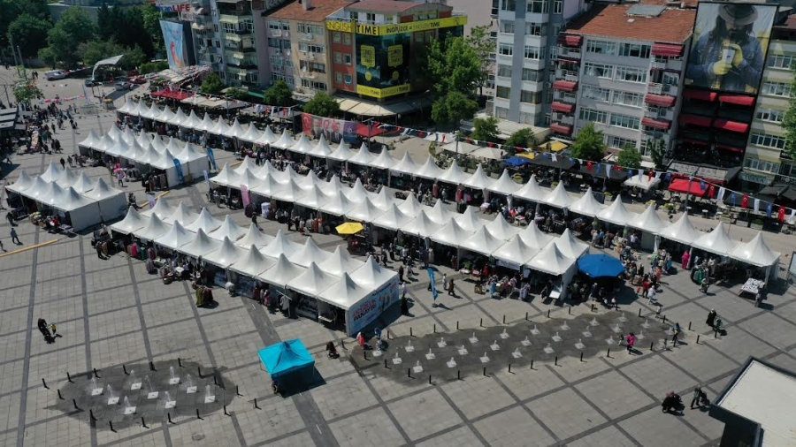 Deprem bölgesinden gelen esnaf Ucuzluk Panayırında 