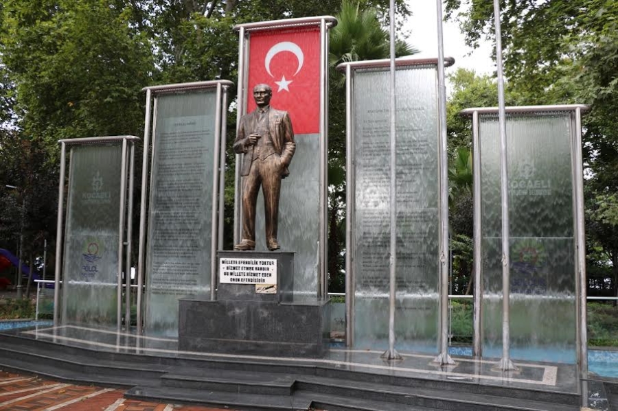 Atatürk heykelinin bakımı tamamlandı