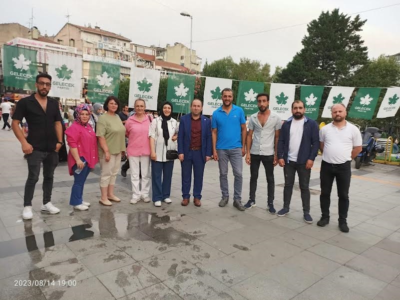 Gelecek İzmit aşure dağıttı