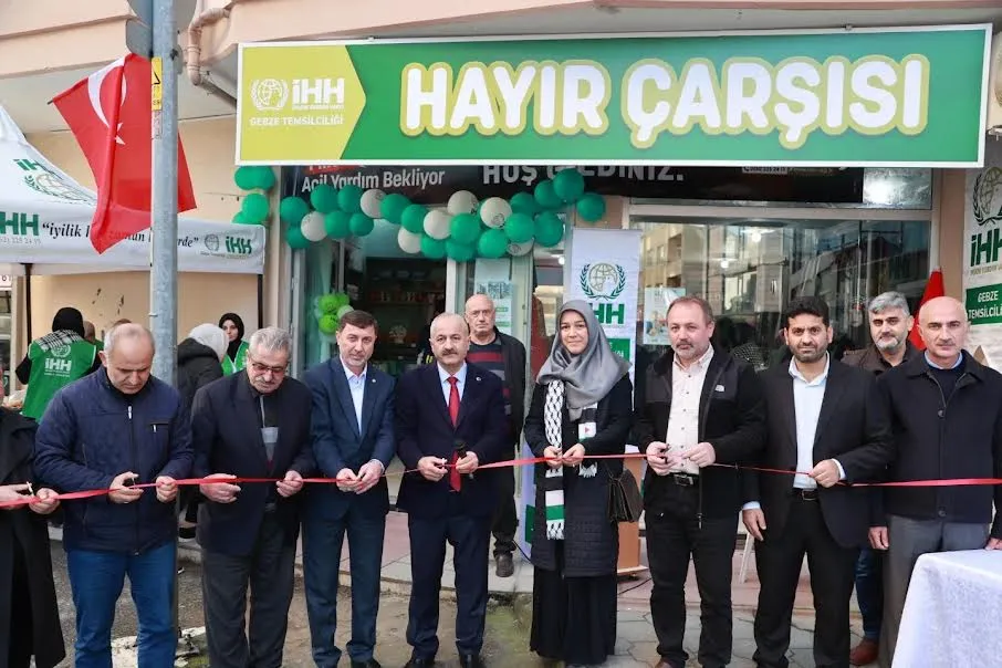 İHH Hayır Çarşısı Açtı