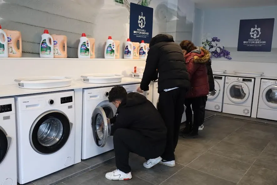 Öğrenci dostu Büyükşehir’in çamaşırhane hizmeti