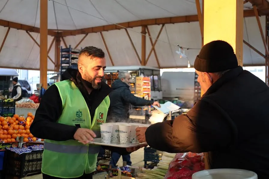 Pazarcı esnafının içini ısıttı