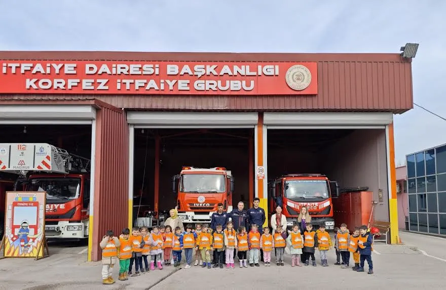 Büyükşehir İtfaiyesinin minik ziyaretçileri