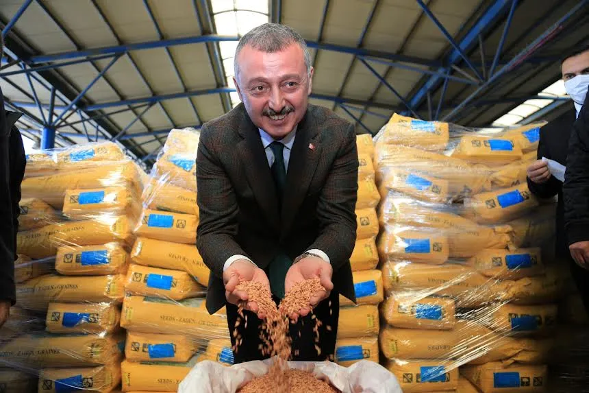 Büyükşehir’den çiftçilere tohum ve gübre desteği