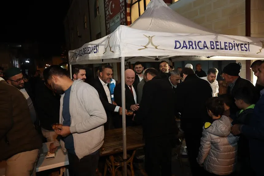 Darıca’da 6 Şubat depreminde hayatını kaybedenler anısına lokma dağıtıldı