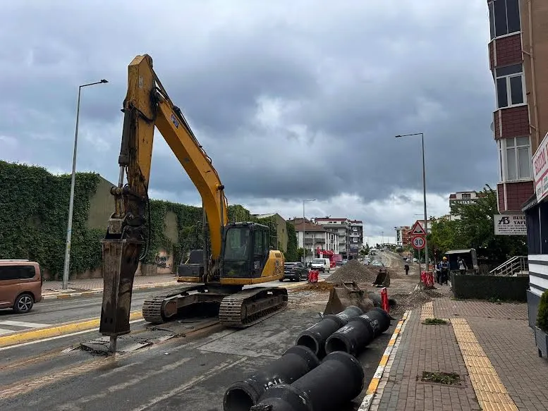 İSU, TUZLA CADDESİ’NE 740 METRE YENİ YAĞMUR SUYU HATTI YAPIYOR