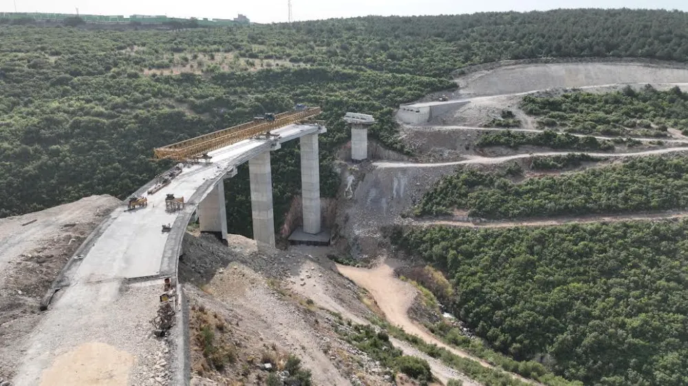 Dilovası Hastane Yolu’nda 40 kirişin montajı tamam