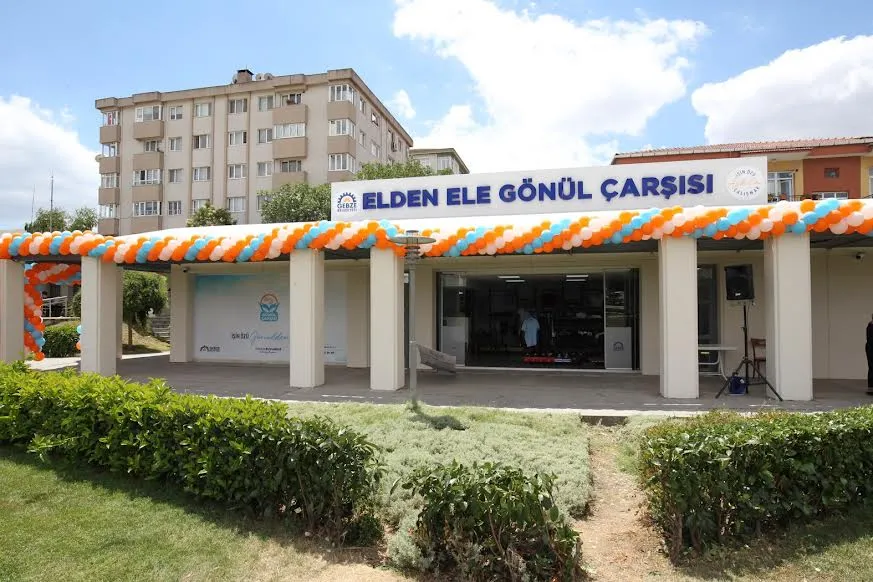 Gebze’de İhtiyaç Sahiplerine Kıyafet Desteği
