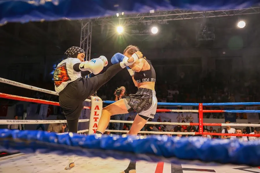 Kocaeli’de kick boks fırtınası esti