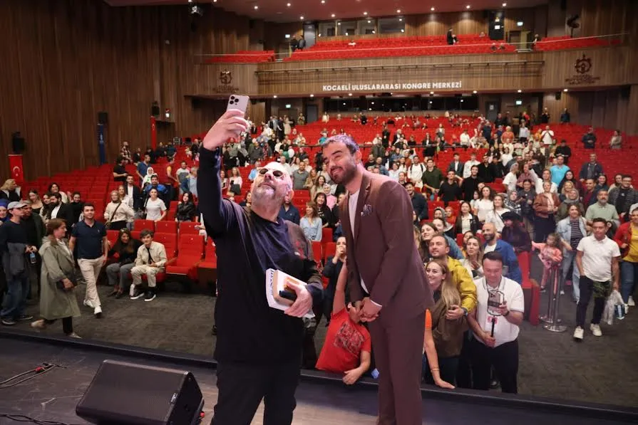 Okan Bayülgen: Tek çare kitap okumak