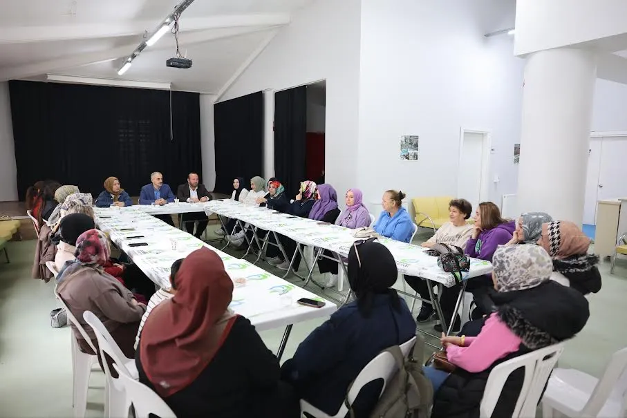 Çiftçi, Akse Bilgi Evi’ndeki kursiyer  ve velilerle bir araya geldi