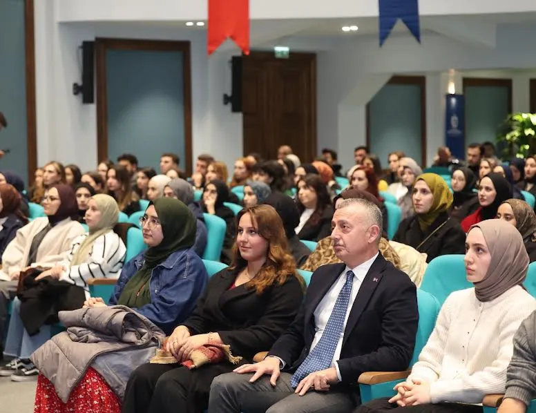 Büyükakın geleceğin lider adayları ile bir araya geldi