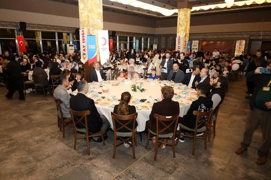 Kocaeli protokolü yetimlerle iftarda buluştu