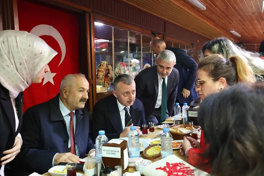 Büyükakın, Gebze’de kadın esnaflarla buluştu