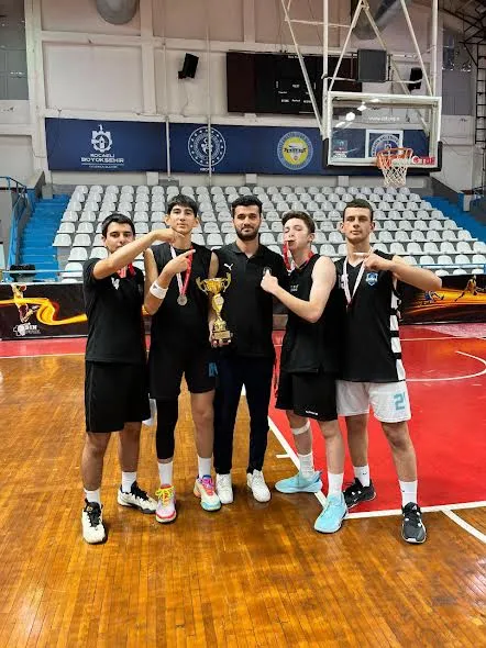 Çayırova’nın genç basketbolcuları il şampiyonu oldu