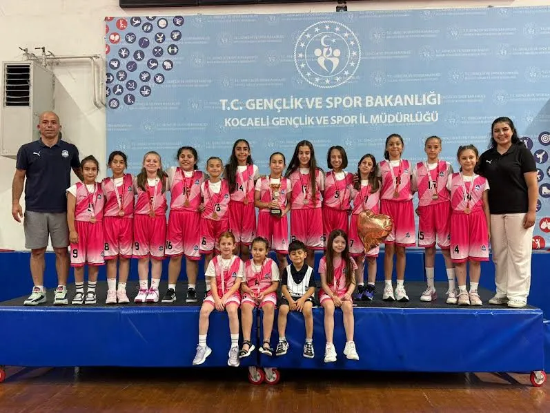Çayırova’nın sporcuları madalya ve kupalara doymuyor